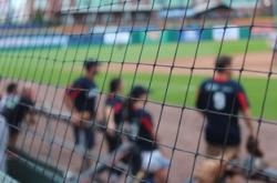 网球赛场焦点！西班牙队对阵俄罗斯队，体能极限考验，赛场硬仗一触即发